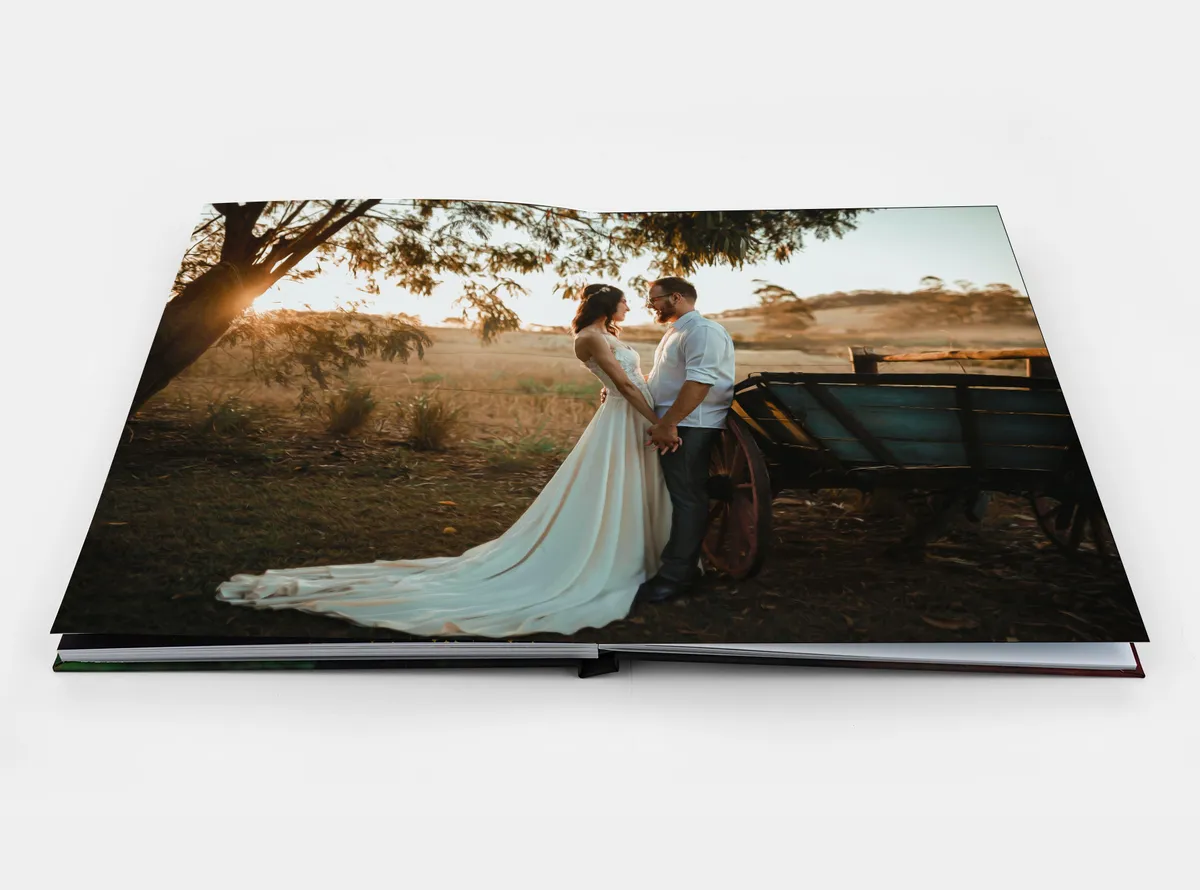 Echtfotobuch A4 Hardcover mit großem Hochzeitfoto auf 2 Seiten