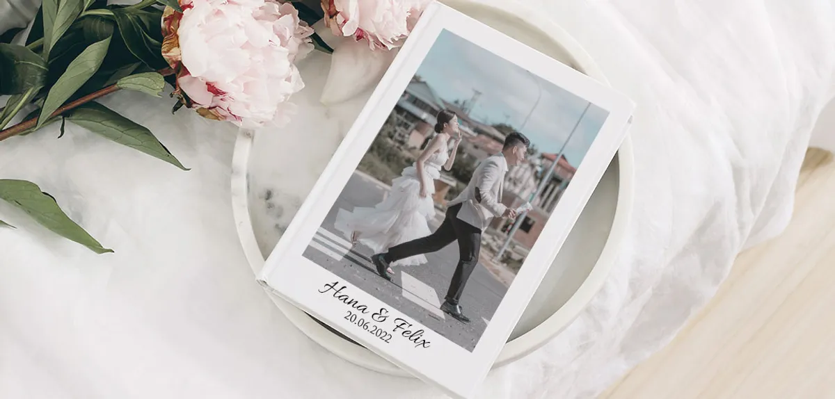 Personalisiere ein Fotobuch als Geschenk zur Hochzeit